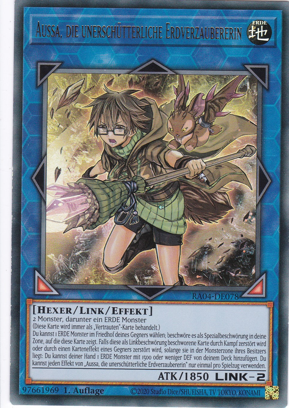 Aussa, die unerschütterliche Erdverzaubererin - RA04-DE078 - Ultra Rare - Deutsch - 1. Auflage - Quarter Century Stampede